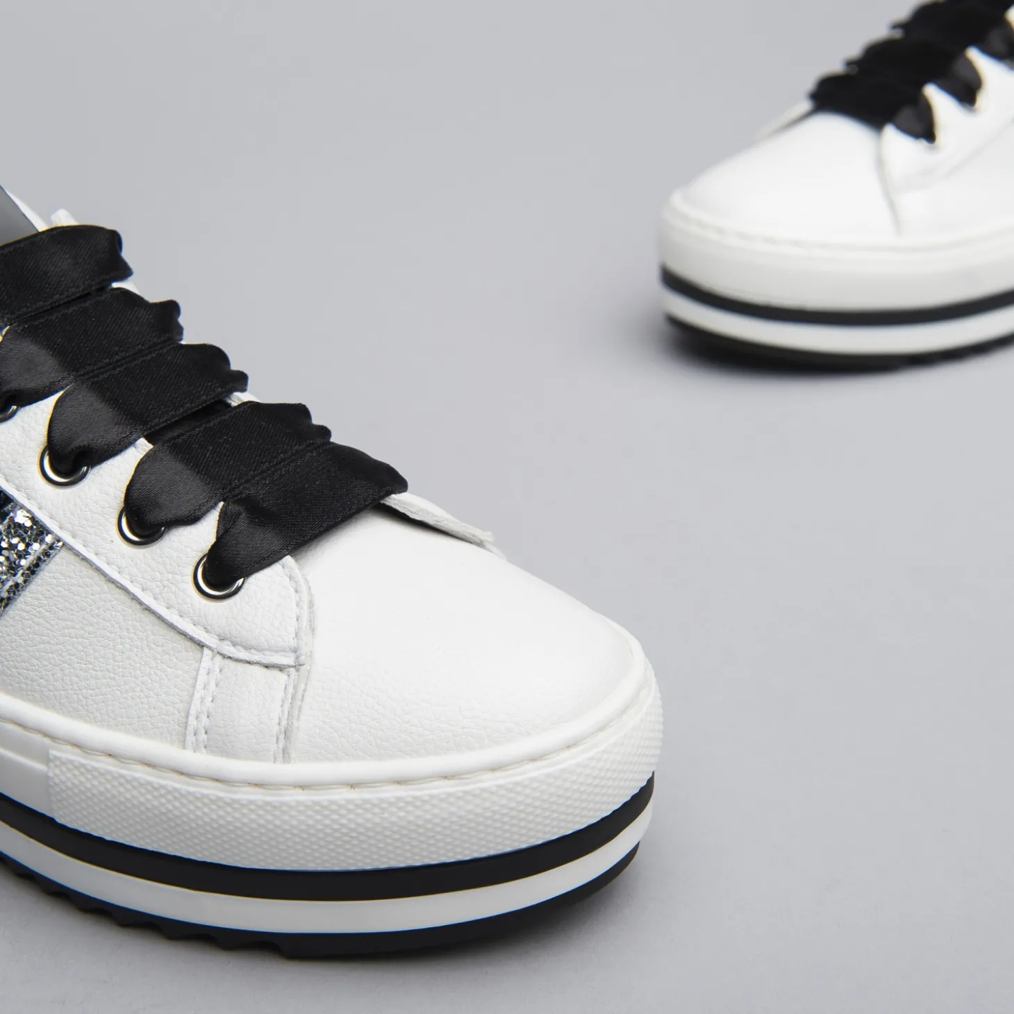 nero_giardinni_baskets_et_3-4.webp Nero giardinni baskets et sneakers e031580f blanc